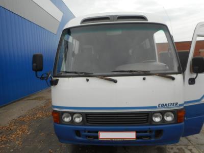 лобовое стекло TOYOTA COASTER (2002 г. г.в.) на технике лобовое стекло TOYOTA COASTER (2002 г. г.в.) на технике