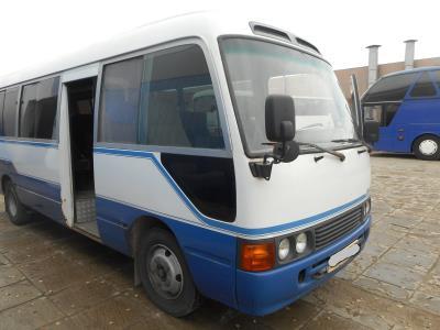 лобовое стекло TOYOTA COASTER (2002 г. г.в.) на технике лобовое стекло TOYOTA COASTER (2002 г. г.в.) на технике