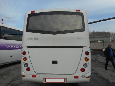 заднее стекло NEMAN 4202 (2015 г.в.) на технике заднее стекло NEMAN 4202 (2015 г.в.) на технике