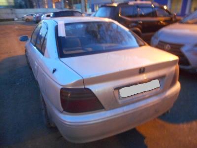 заднее стекло HONDA ACCORD седан (93-98 г.в.) на технике заднее стекло HONDA ACCORD седан (93-98 г.в.) на технике