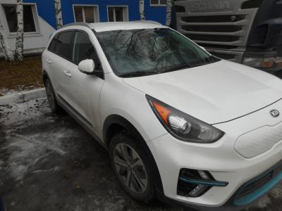 Лобовое стекло KIA NIRO электромобиль (2019 г.в.) на технике Лобовое стекло KIA NIRO электромобиль (2019 г.в.) на технике