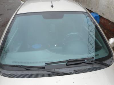 лобовое стекло KIA RIO седан (2000-2005 г.в.) на технике лобовое стекло KIA RIO седан (2000-2005 г.в.) на технике