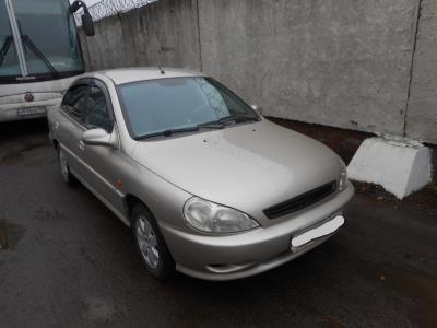 лобовое стекло KIA RIO седан (2000-2005 г.в.) на технике 