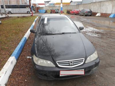 лобовое стекло HONDA ACCORD седан (2000 г.в.) на технике 