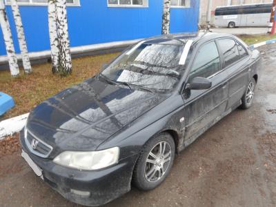 лобовое стекло HONDA ACCORD седан (2000 г.в.) на технике 