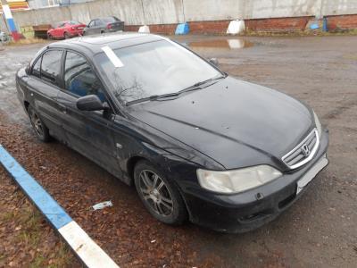 лобовое стекло HONDA ACCORD седан (2000 г.в.) на технике 