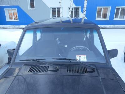 лобовое стекло SSANGYONG KORANDO внедорожник (-1995 г.в.) на технике лобовое стекло SSANGYONG KORANDO внедорожник (-1995 г.в.) на технике