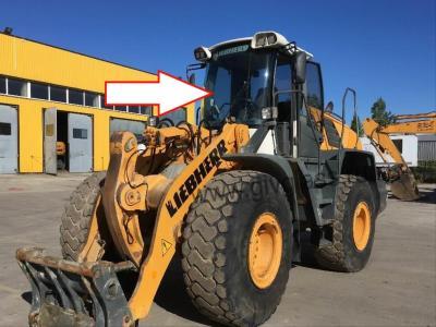 Лобовое стекло LIEBHERR L550, L524 погрузчик (2017 г.в.) на технике Лобовое стекло LIEBHERR L550, L524 погрузчик (2017 г.в.) на технике