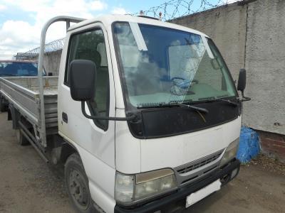 лобовое стекло NISSAN ATLAS (2001 г.в.) на технике лобовое стекло NISSAN ATLAS (2001 г.в.) на технике