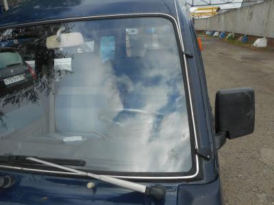 лобовое стекло SUBARU E 10 LIBERO/DOMINGO (1985-93 г.в.) на технике лобовое стекло SUBARU E 10 LIBERO/DOMINGO (1985-93 г.в.) на технике