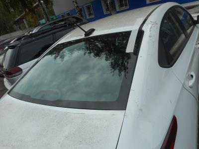 Заднее стекло HYUNDAI SOLARIS седан (2017-нв г.в.) на технике Заднее стекло HYUNDAI SOLARIS седан (2017-нв г.в.) на технике