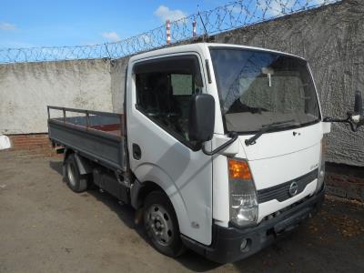 Лобовое стекло NISSAN ATLAS (2009 гв г.в.) на технике Лобовое стекло NISSAN ATLAS (2009 гв г.в.) на технике