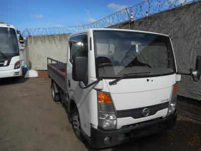 Лобовое стекло NISSAN ATLAS (2009 гв г.в.) на технике Лобовое стекло NISSAN ATLAS (2009 гв г.в.) на технике