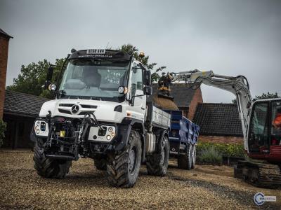 Лобовое стекло MERCEDES-BENZ UNIMOG U400, U423 коммун.спецтехника (1999-2011 г.в.) на технике 