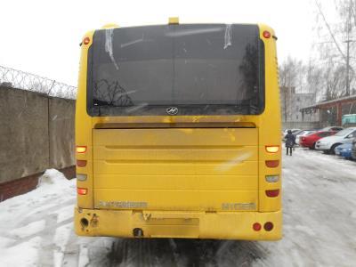 Заднее стекло HIGER KLQ 6118 (2009 г.в.) на технике Заднее стекло HIGER KLQ 6118 (2009 г.в.) на технике