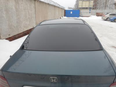 заднее стекло HONDA ACCORD седан (93-98 г.в.) на технике заднее стекло HONDA ACCORD седан (93-98 г.в.) на технике