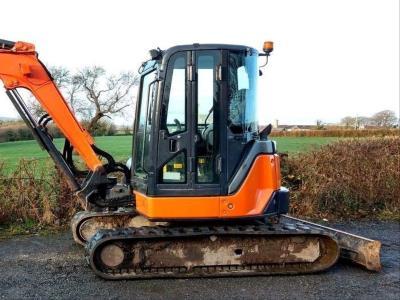Стекло двери заднее HITACHI ZAXIS ZX 30U-2, ZX 40U-2, ZX 50U-2 на технике Стекло двери заднее HITACHI ZAXIS ZX 30U-2, ZX 40U-2, ZX 50U-2 на технике