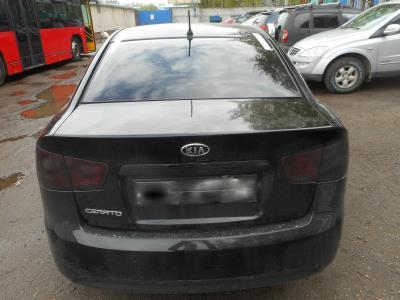 заднее стекло KIA CERATO 2 седан (2008-2013 г.в.) на технике 