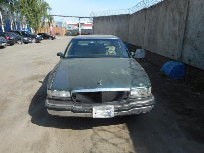 лобовое стекло OLDSMOBILE 98 (NINETY EIGHT) седан на технике лобовое стекло OLDSMOBILE 98 (NINETY EIGHT) седан на технике