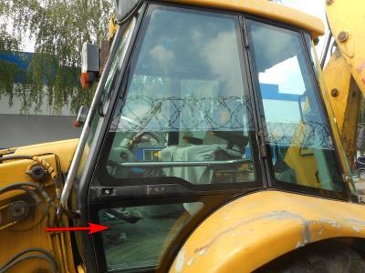 Стекло двери нижнее (левое/правое) JCB 3CX (1991-2001 г. вып.) на технике 