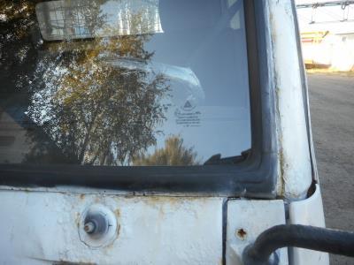 лобовое стекло MITSUBISHI CANTER на технике лобовое стекло MITSUBISHI CANTER на технике