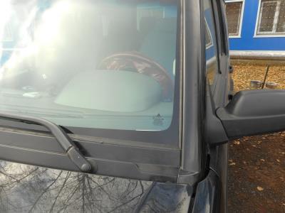 лобовое стекло LAND ROVER DISCOVERY II внедорожник (1998-2004 г.в.) на технике лобовое стекло LAND ROVER DISCOVERY II внедорожник (1998-2004 г.в.) на технике