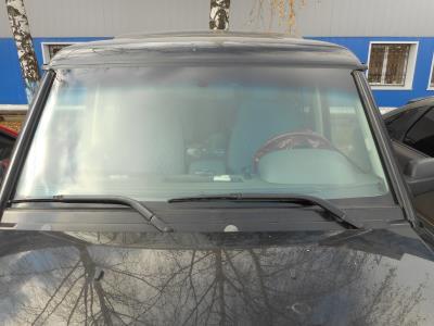 лобовое стекло LAND ROVER DISCOVERY II внедорожник (1998-2004 г.в.) на технике лобовое стекло LAND ROVER DISCOVERY II внедорожник (1998-2004 г.в.) на технике