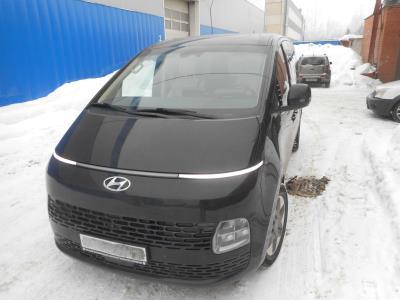 Стекло крыши HYUNDAI STARIA (2021 г.в.) на технике Стекло крыши HYUNDAI STARIA (2021 г.в.) на технике