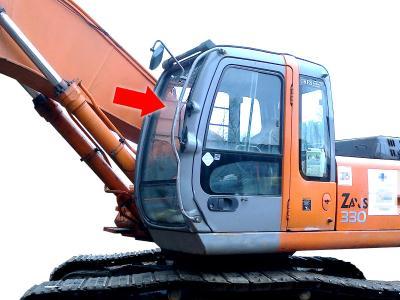 лобовое стекло верхнее HITACHI ZX230, ZX240 на технике 