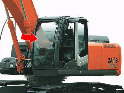 лобовое стекло верхнее HITACHI ZX230, ZX240 на технике 