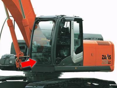 Нижнее лобовое стекло HITACHI ZX110, ZX120, ZX130 на технике 