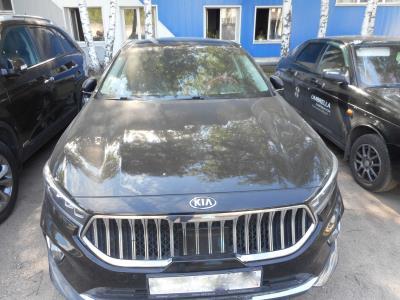 Лобовое стекло KIA K7 (2017-2020гв г.в.) на технике Лобовое стекло KIA K7 (2017-2020гв г.в.) на технике