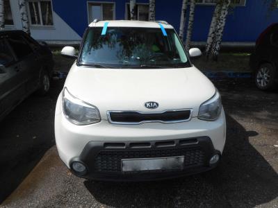 лобовое стекло KIA SOUL (2016 г.в.) на технике лобовое стекло KIA SOUL (2016 г.в.) на технике