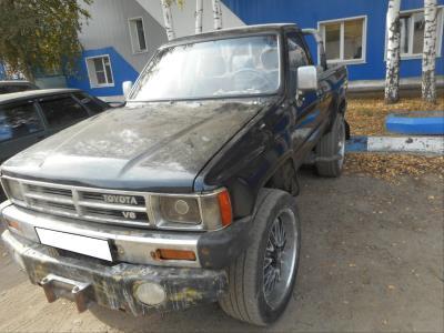 лобовое стекло TOYOTA 4RUNNER внедорожник (1984-1989 г.в.) общий вид лобовое стекло TOYOTA 4RUNNER внедорожник (1984-1989 г.в.) общий вид