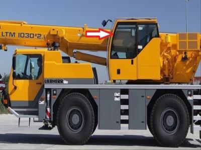 Левое стекло двери кабины крановщика LIEBHERR LTM 1030 на технике Левое стекло двери кабины крановщика LIEBHERR LTM 1030 на технике