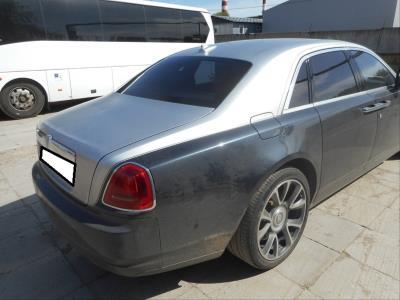 Заднее стекло ROLLS-ROYCE GHOST седан (2009-2014 г.в.) общий вид Заднее стекло ROLLS-ROYCE GHOST седан (2009-2014 г.в.) общий вид