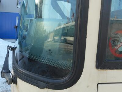 лобовое стекло VANHOOL ALIZEE T815 (1992 г.в.) левый нижний угол стекла лобовое стекло VANHOOL ALIZEE T815 (1992 г.в.) левый нижний угол стекла