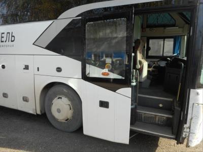 Стекло пассажирской двери GOLDEN DRAGON XML 6126 JR (2018 г.в.) общий вид Стекло пассажирской двери GOLDEN DRAGON XML 6126 JR (2018 г.в.) общий вид