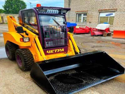 Лобовое стекло ЧЕТРА МКСМ 1000М мини-погрузчик (2023 г.в. г.в.) на технике 