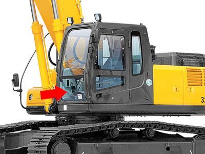 Нижнее лобовое стекло HYUNDAI R210LC-7, R250LC-7, R290LC-7 на технике 