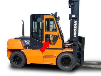 Стекло двери, нижнее DOOSAN 70S-5 погрузчик на технике Стекло двери, нижнее DOOSAN 70S-5 погрузчик на технике