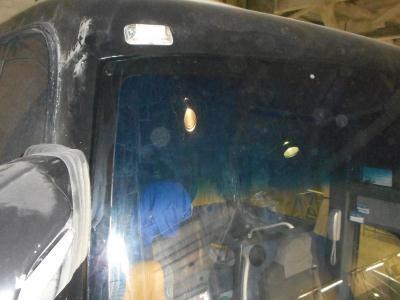лобовое стекло VOLVO B 12 CARRUS STAR 502 (2000 г.в.) правый верхний угол стекла лобовое стекло VOLVO B 12 CARRUS STAR 502 (2000 г.в.) правый верхний угол стекла