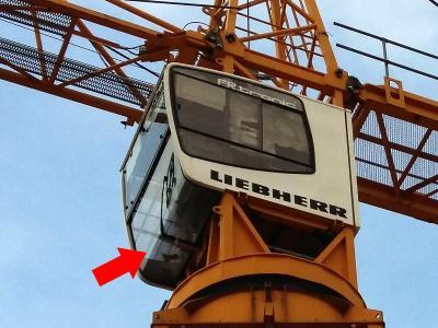 Нижнее лобовое стекло LIEBHERR Башенный кран на технике Нижнее лобовое стекло LIEBHERR Башенный кран на технике