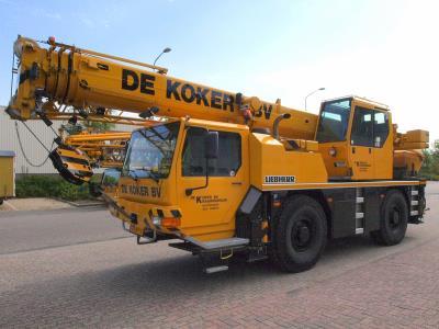 Переднее стекло кабины крановщика LIEBHERR LTM 1030 общий вид крана Переднее стекло кабины крановщика LIEBHERR LTM 1030 общий вид крана