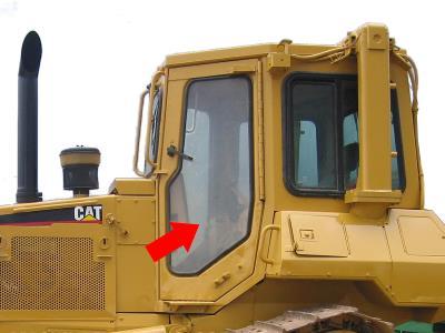 Стекло двери (правое, левое) CATERPILLAR (CAT) D4H, D5H, D5M, D5N Бульдозер на технике 