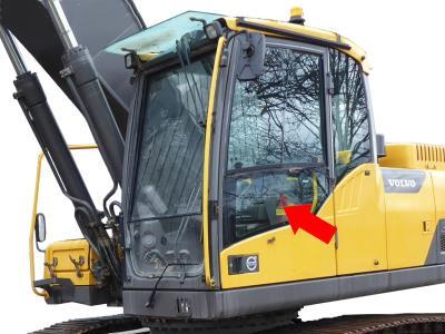 Стекло двери, нижнее VOLVO EC140E, EC160E, EC180E на технике 