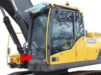 лобовое стекло, нижнее VOLVO EC140C, EC160C, EC180C на технике 