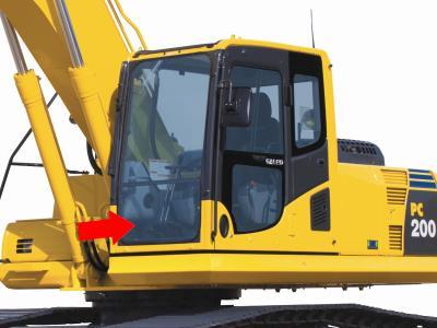 лобовое стекло, нижнее KOMATSU PC200-10, PC300-10, PC400-10 на технике 