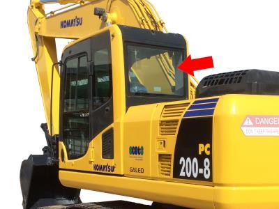 заднее стекло KOMATSU PC200-10, PC300-10, PC400-10 на технике 